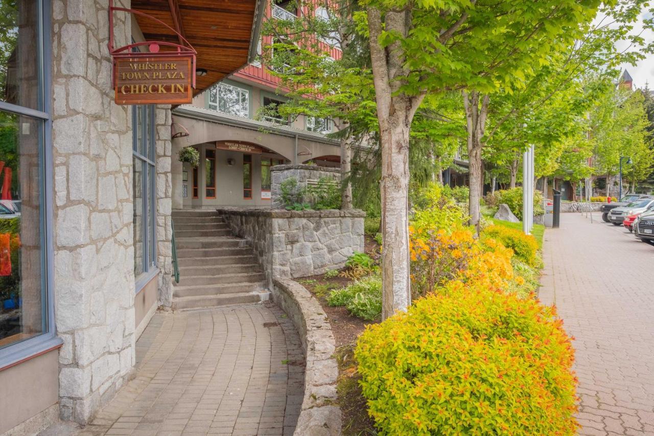 Deer Lodge By Outpost Whistler Exteriör bild